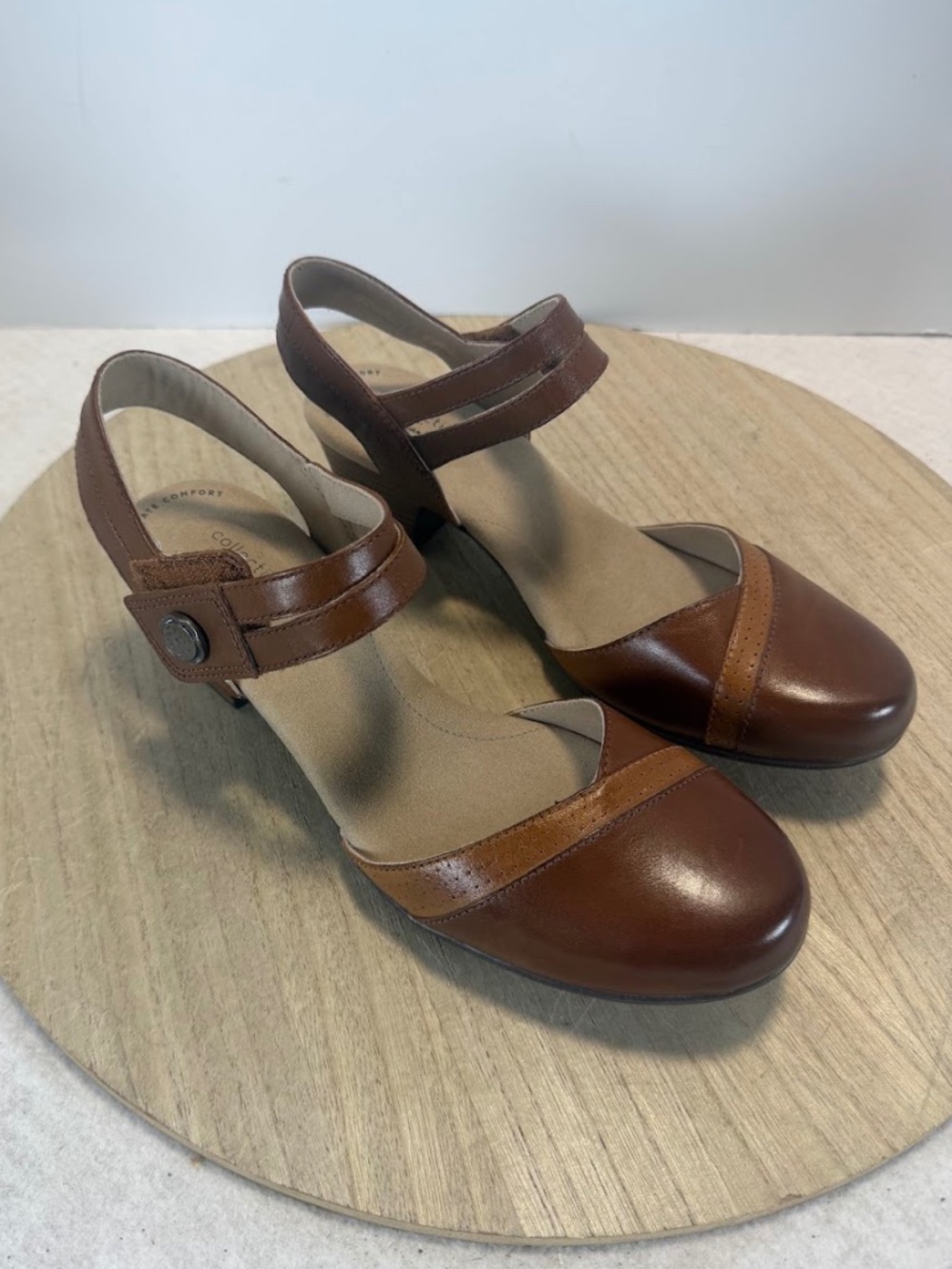 Clarks Collection Women’s 9.5 Brown Leather Mary Jane Pumps Comfort Heels NWOT